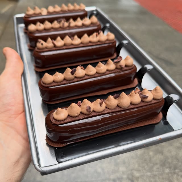 Doces de chocolate da Odara com acabamento brilhante